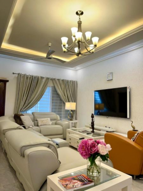Seyramz Palace - Free Airport Pick up - WiFi - Car Rental